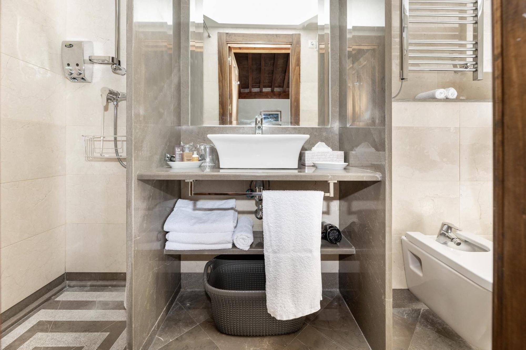 Apartamentos En Pleno Centro, Aljibe Rodrigo Del Campo 2B グラナダ エクステリア 写真