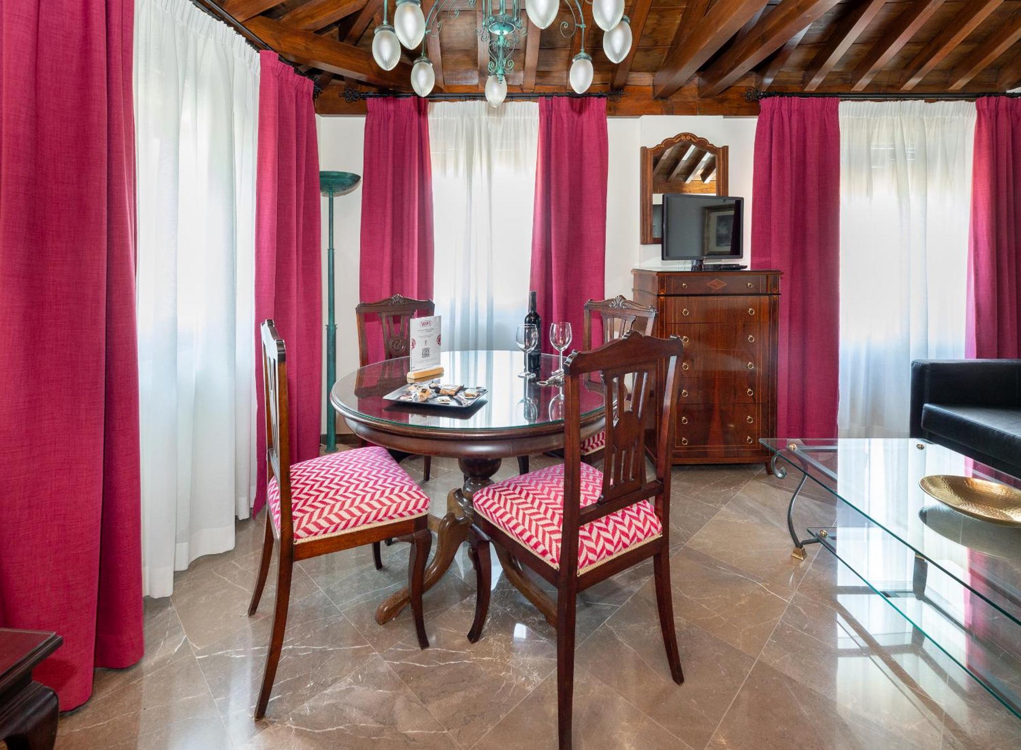 Apartamentos En Pleno Centro, Aljibe Rodrigo Del Campo 2B グラナダ エクステリア 写真