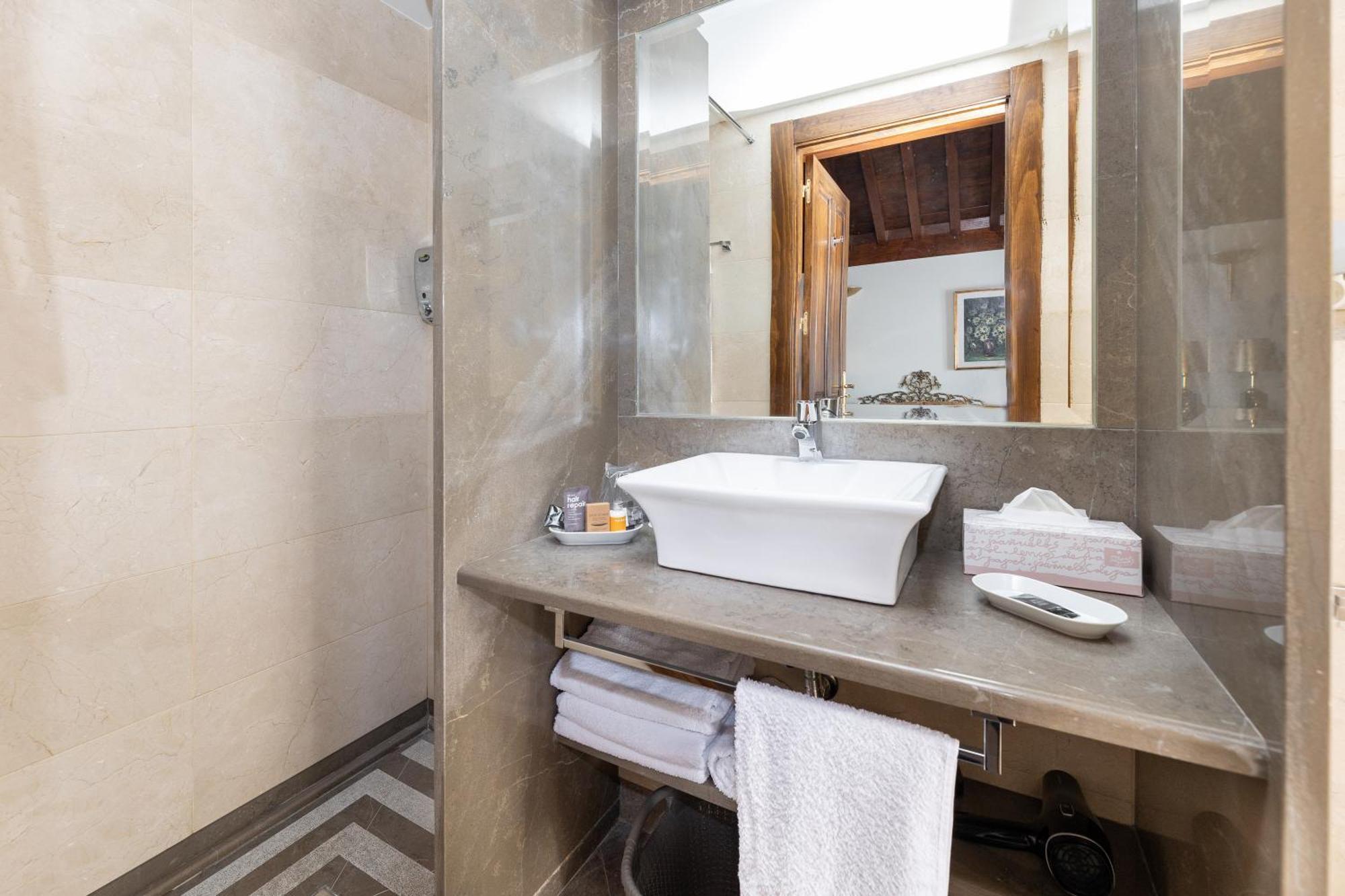 Apartamentos En Pleno Centro, Aljibe Rodrigo Del Campo 2B グラナダ エクステリア 写真